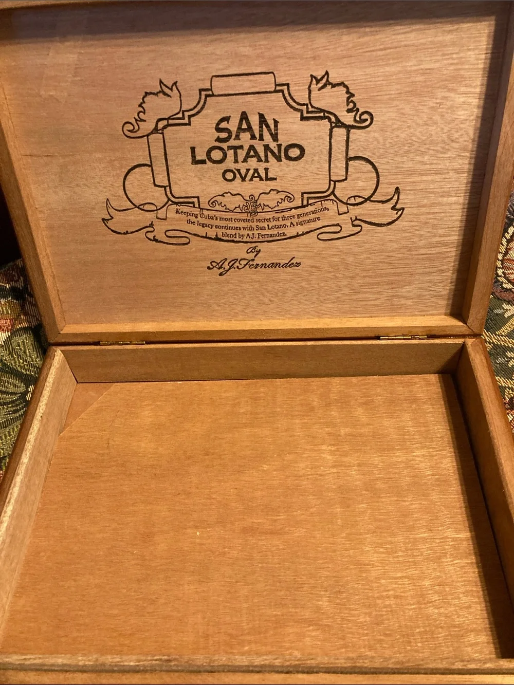 San Lotano Oval Wooden Cigar Box - Natural Brown